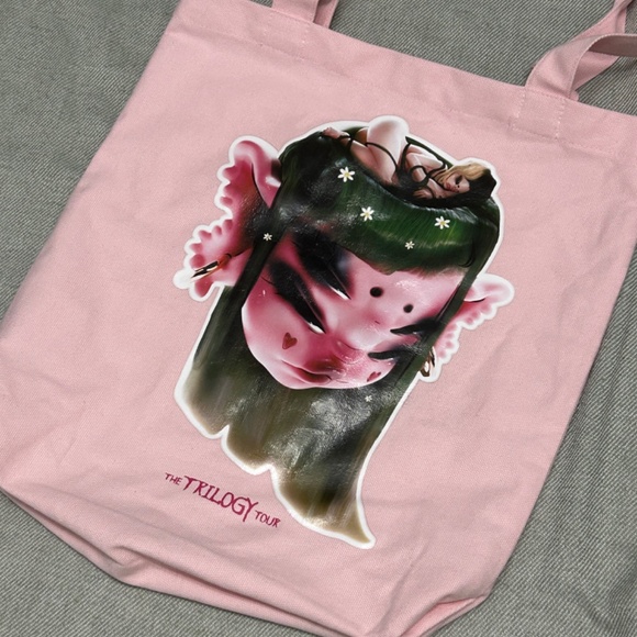 Melanie Martinez | VIP Trilogy Tour Bag - Picture 2 of 3